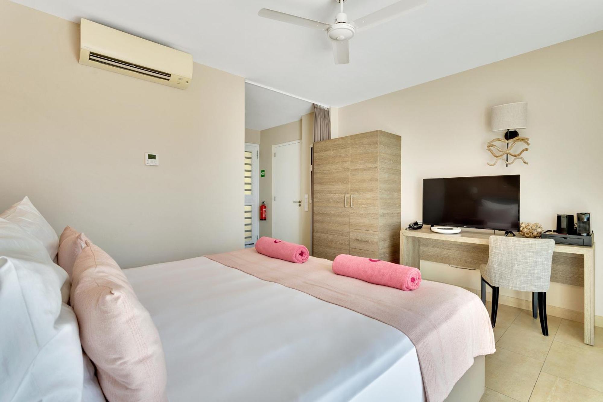 Delfins Beach Resort Bonaire, Tapestry Collection By Hilton 克拉伦代克 外观 照片
